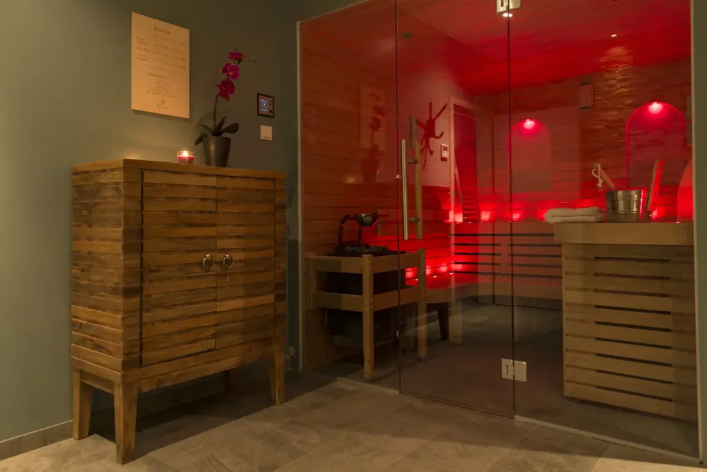 NGel Massagen & Spa – Eingang in der Bismarckstraße 74/75 in Berlin-Charlottenburg